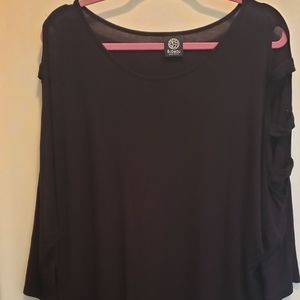 Bobeau Size 2x Black Top w/cut out on arms
